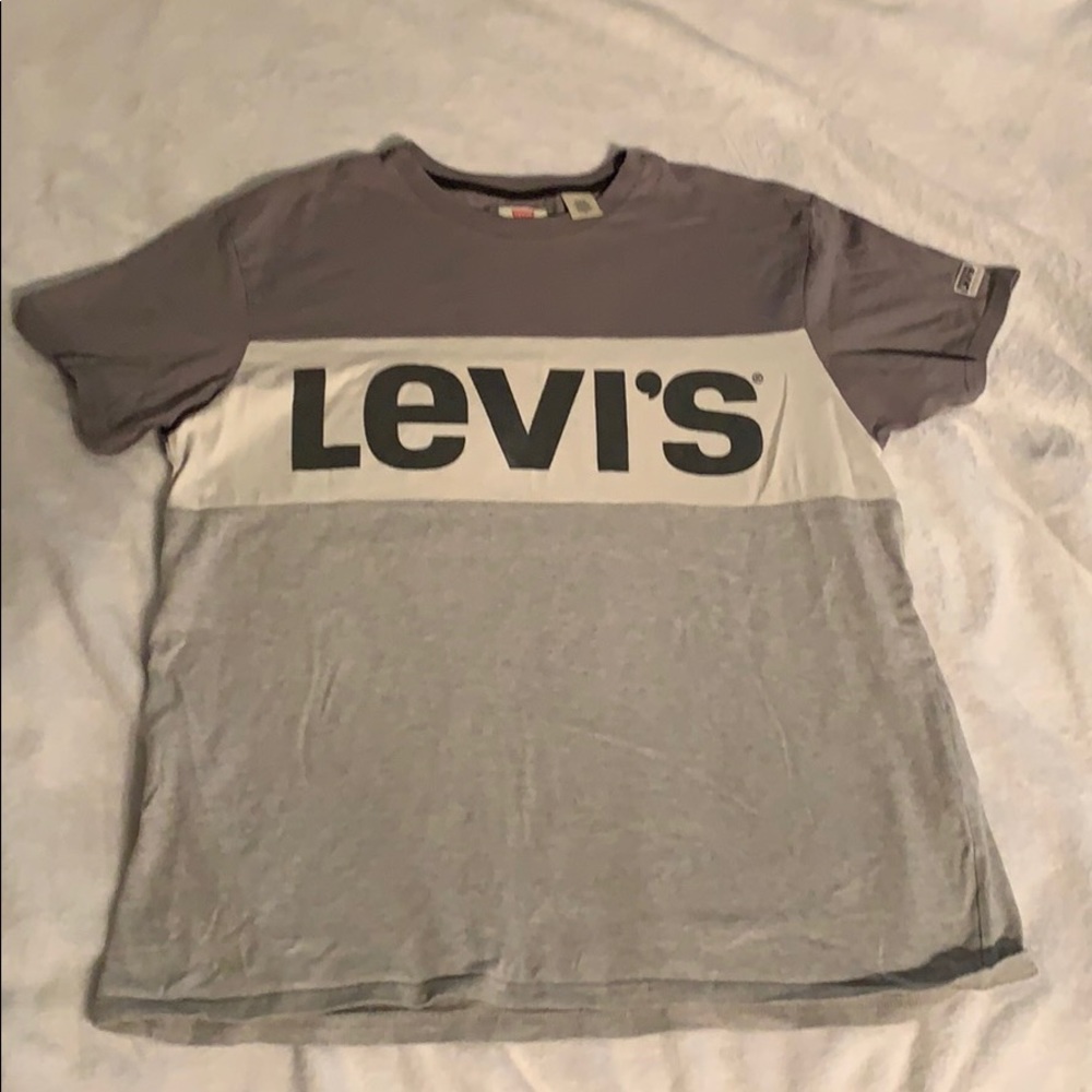Levi’s t-shirt